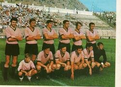 La formazione del Palermo 1969/70. In alto da sinistra a destra: Giubertoni, Reja, Ferrari, Troja, Bercellino II, Landri; accosciati Sgrazzutti, Costantini, Causio, Lancini e Ferretti